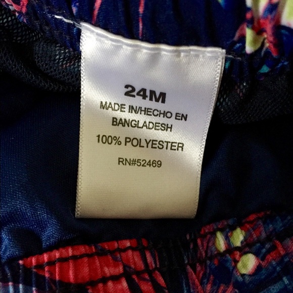 Baby boys swim trunks. Tropical print - Picture 3 of 4